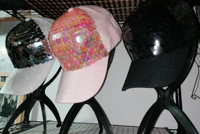 Casquette avec sequins